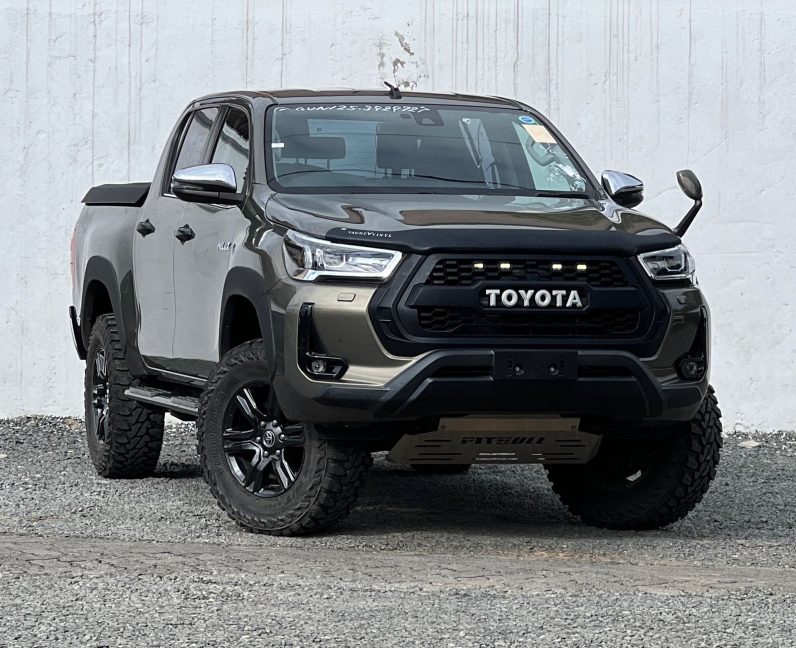 
								Toyota Hilux full									