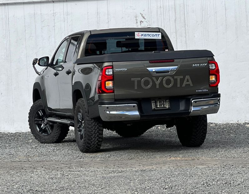 
								Toyota Hilux full									
