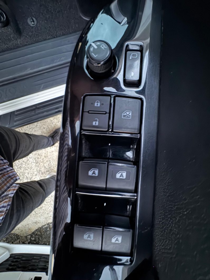 
								Toyota Hilux full									