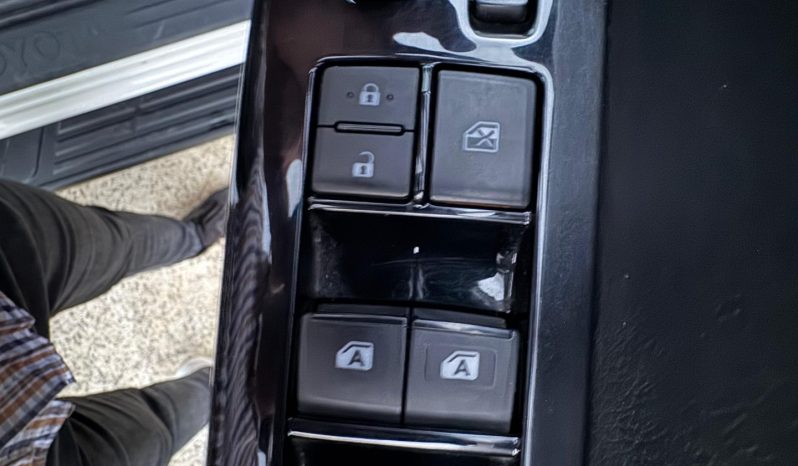 
								Toyota Hilux full									