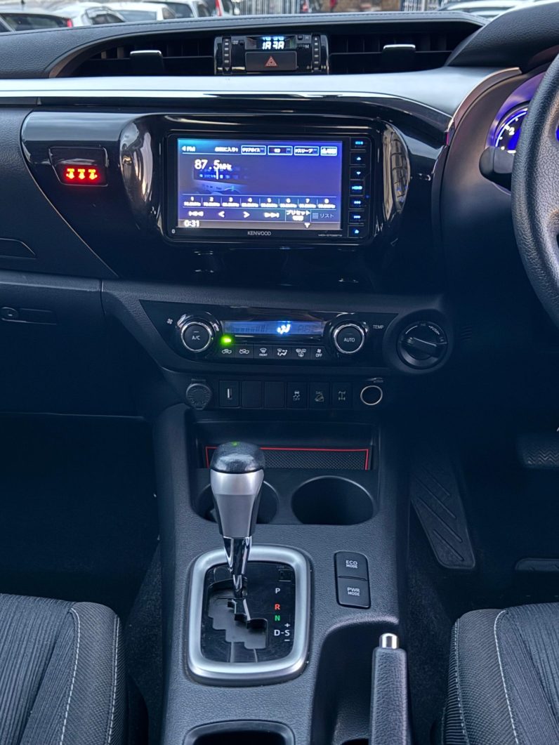 
								Toyota Hilux full									