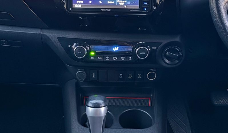 
								Toyota Hilux full									