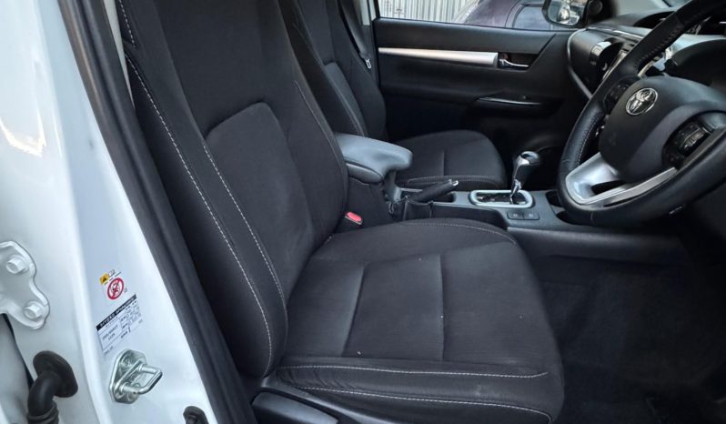 
								Toyota Hilux full									