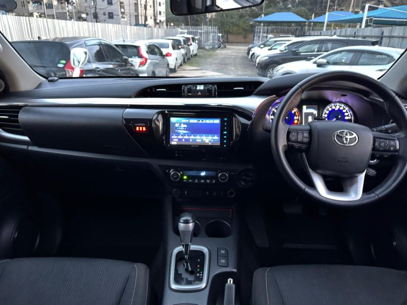 
								Toyota Hilux full									