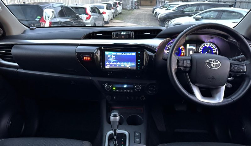 
								Toyota Hilux full									