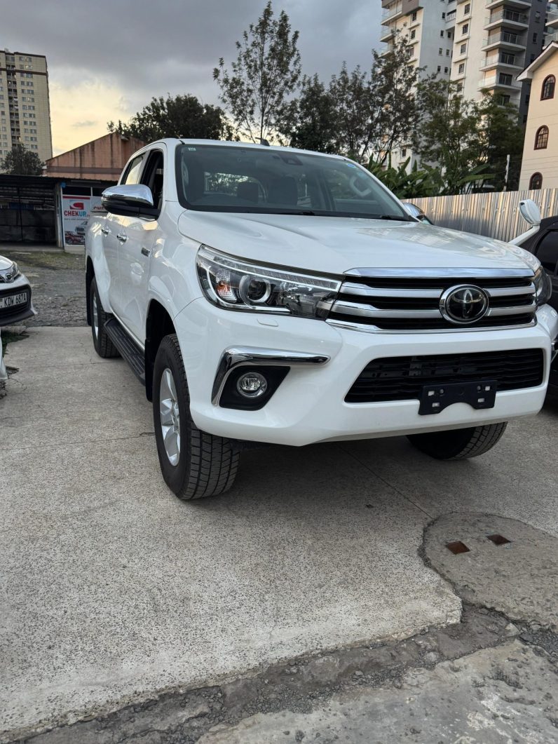 
								Toyota Hilux full									