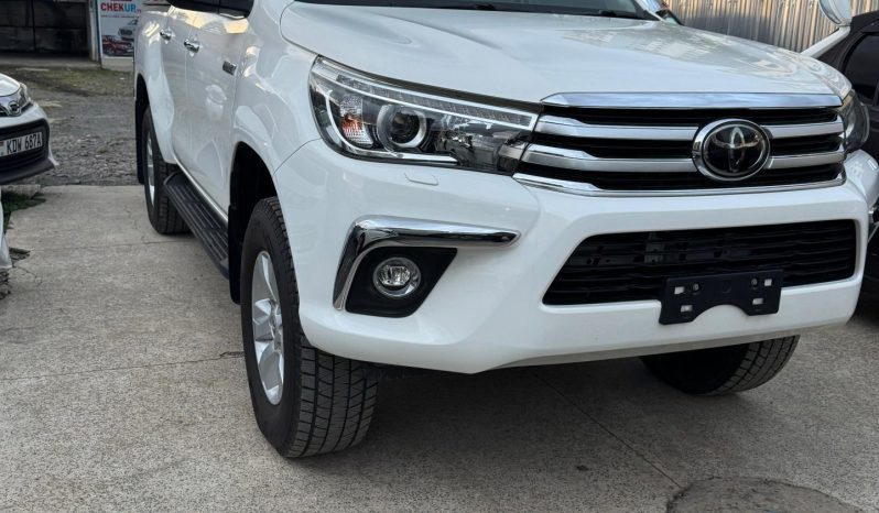 
								Toyota Hilux full									