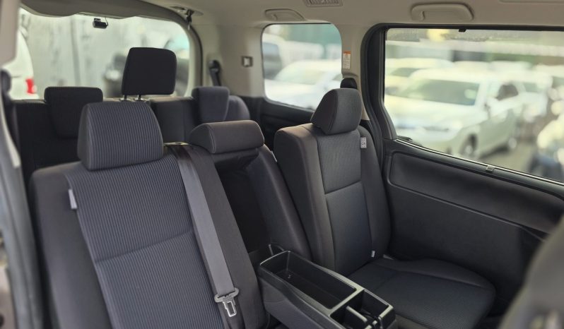 
								Toyota Voxy full									