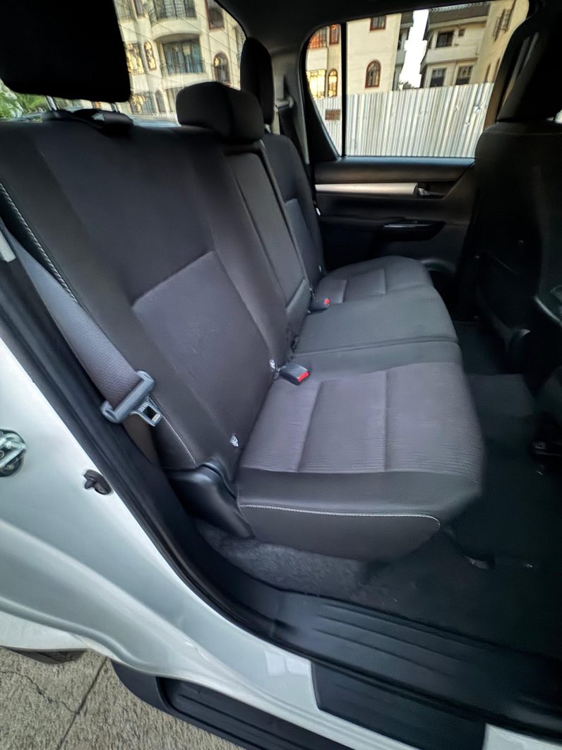 
								Toyota Hilux full									