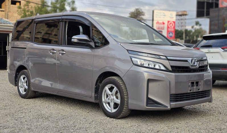 
								Toyota Voxy full									