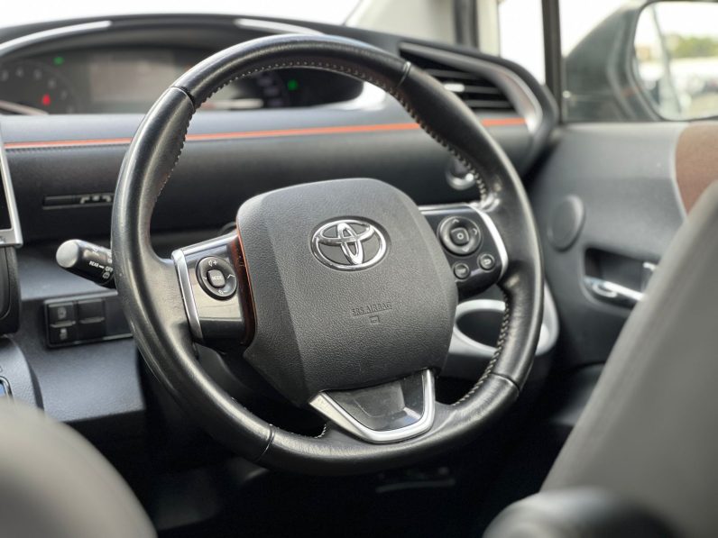 
								Toyota Sienta full									