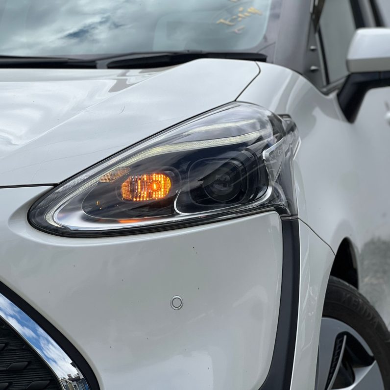 
								Toyota Sienta full									