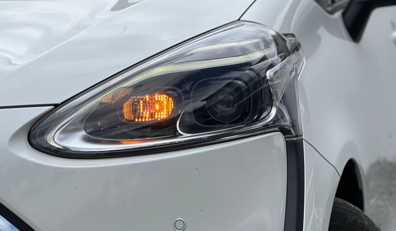 
								Toyota Sienta full									