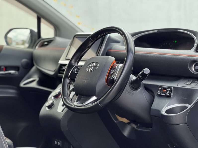 
								Toyota Sienta full									