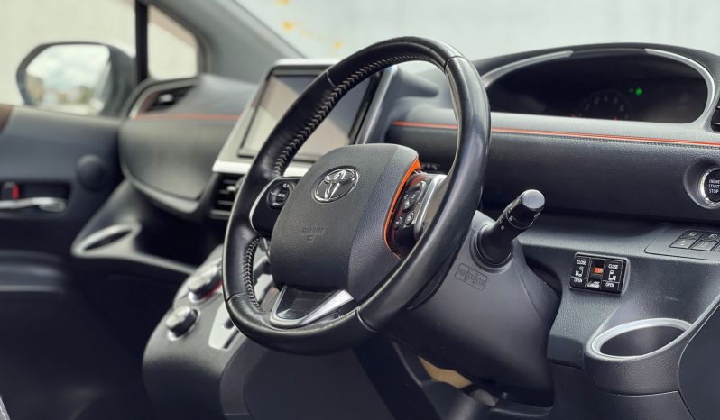 
								Toyota Sienta full									