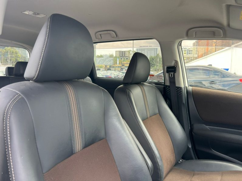 
								Toyota Sienta full									