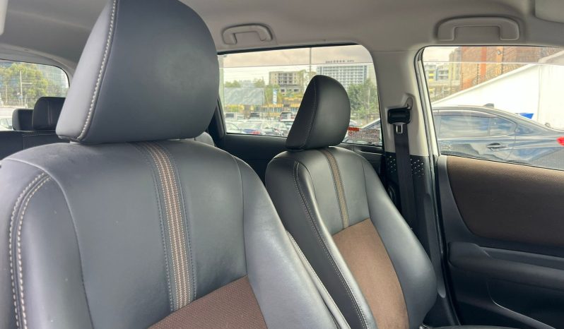 
								Toyota Sienta full									