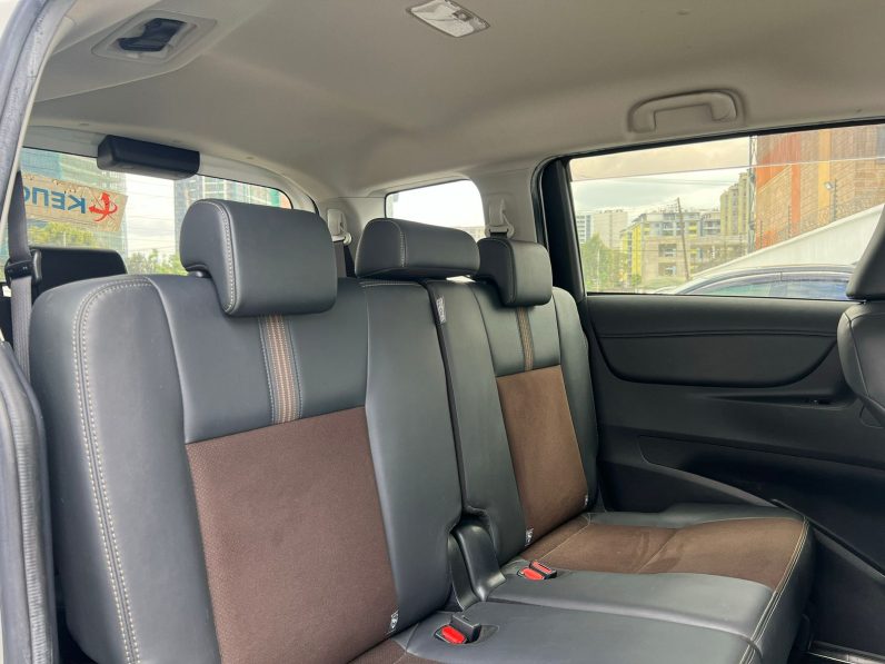 
								Toyota Sienta full									