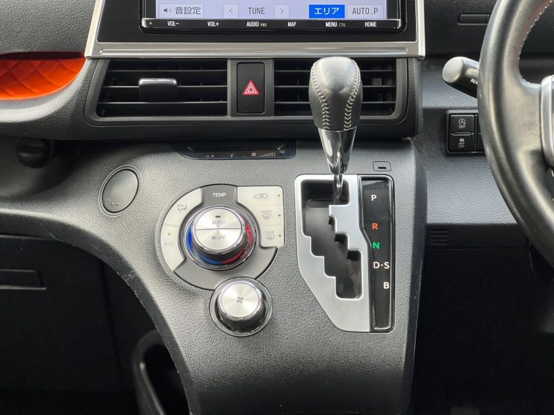 
								Toyota Sienta full									
