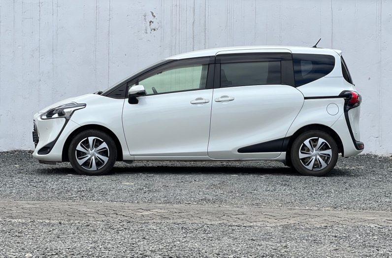 
								Toyota Sienta full									