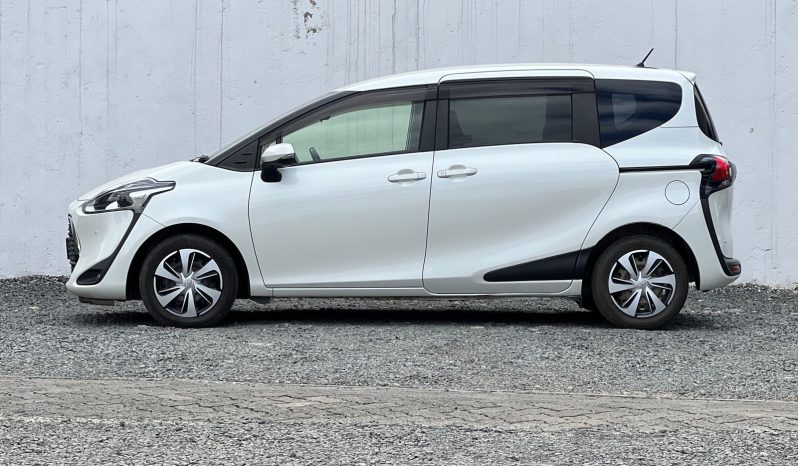
								Toyota Sienta full									