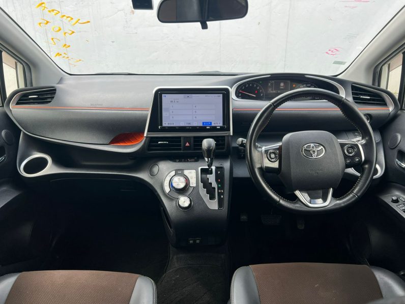 
								Toyota Sienta full									