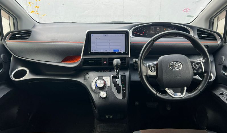 
								Toyota Sienta full									