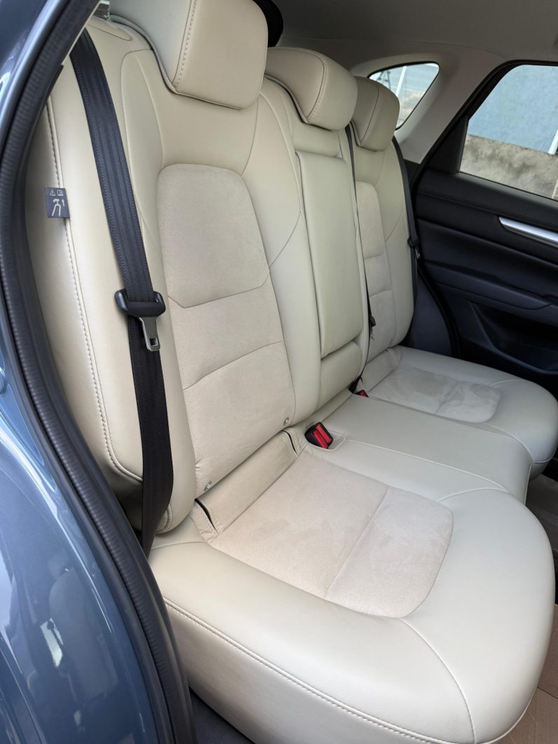 
								Mazda CX-5 full									
