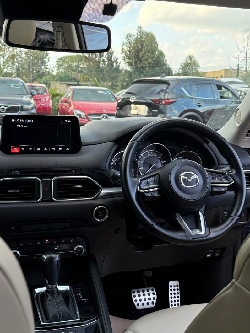 
								Mazda CX-5 full									
