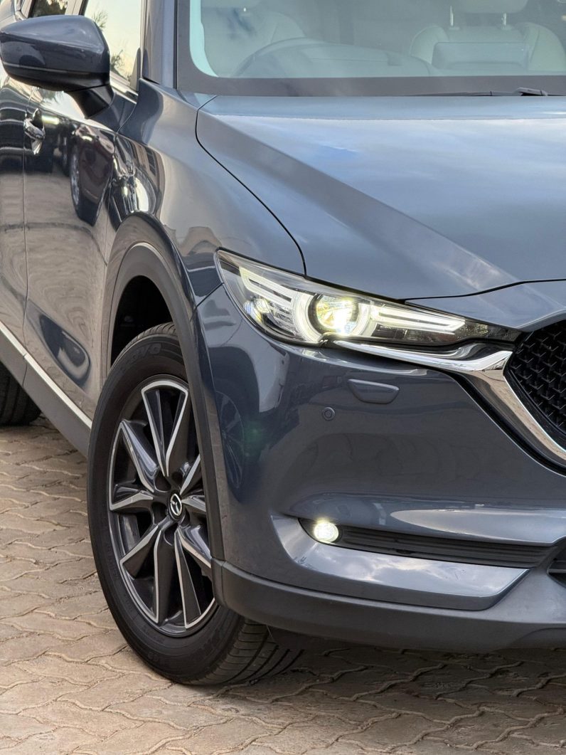 
								Mazda CX-5 full									