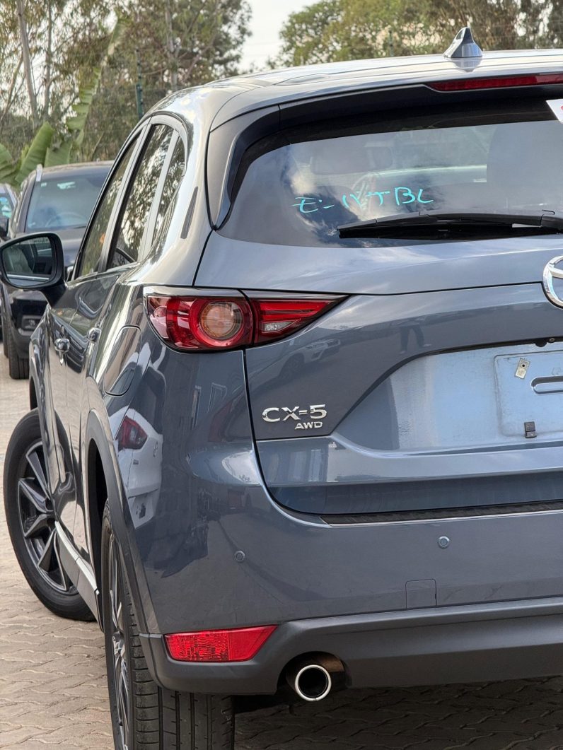 
								Mazda CX-5 full									
