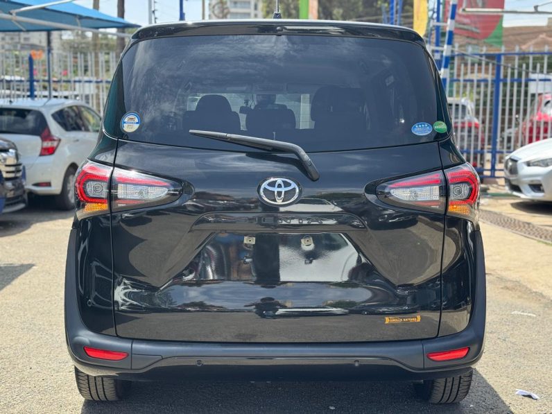 
								Toyota Sienta full									
