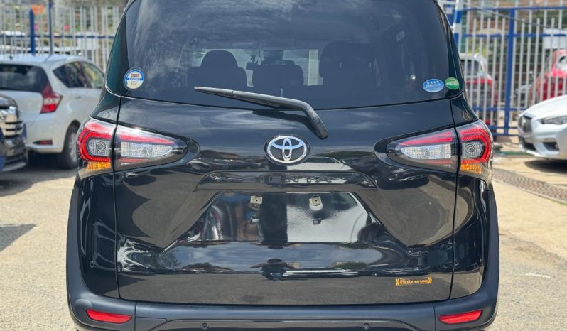 
								Toyota Sienta full									