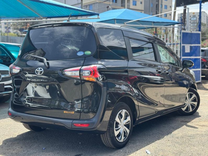 
								Toyota Sienta full									