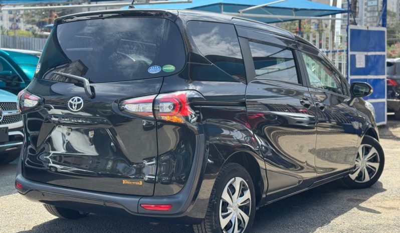 
								Toyota Sienta full									