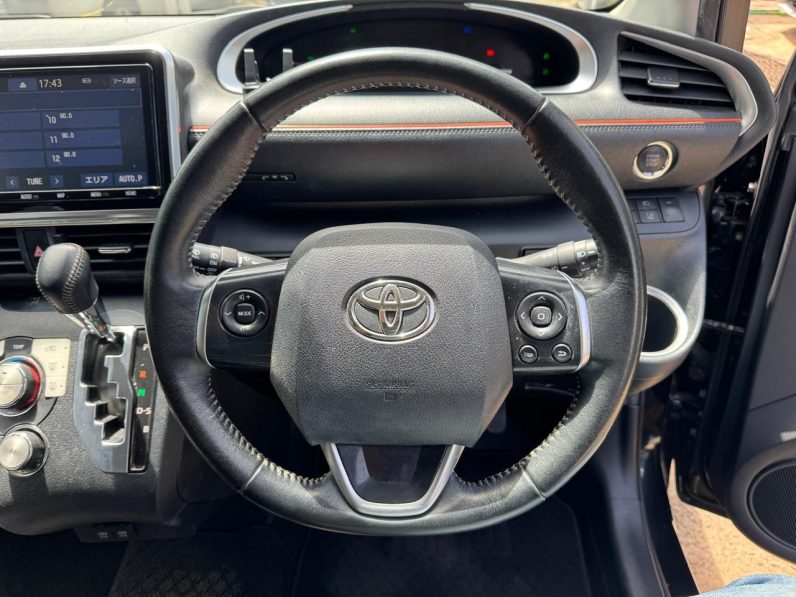 
								Toyota Sienta full									
