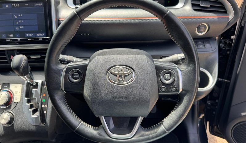 
								Toyota Sienta full									