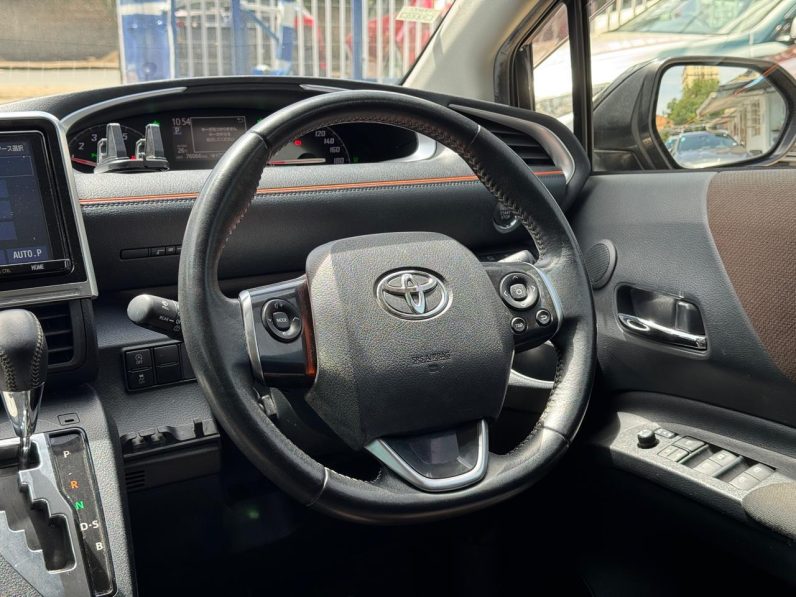 
								Toyota Sienta full									