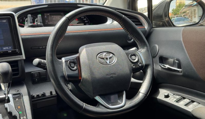 
								Toyota Sienta full									