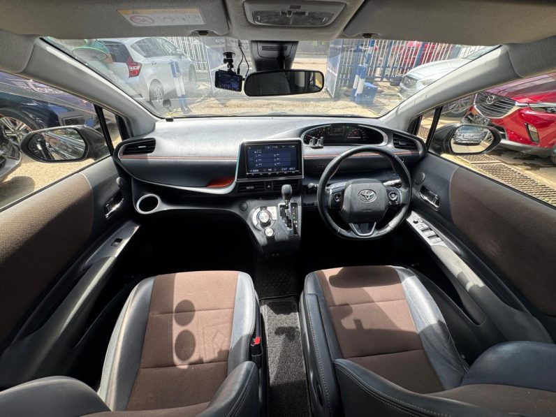 
								Toyota Sienta full									
