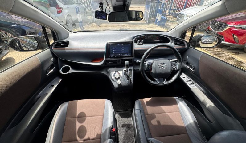 
								Toyota Sienta full									