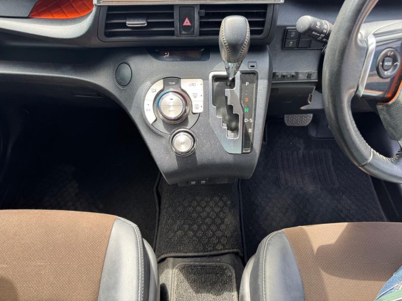 
								Toyota Sienta full									