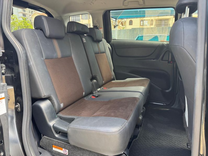 
								Toyota Sienta full									