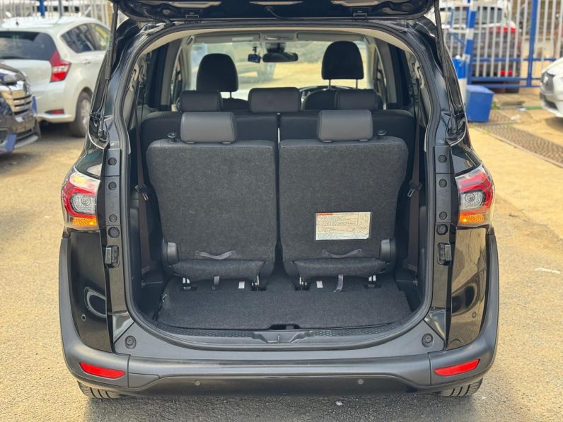 
								Toyota Sienta full									
