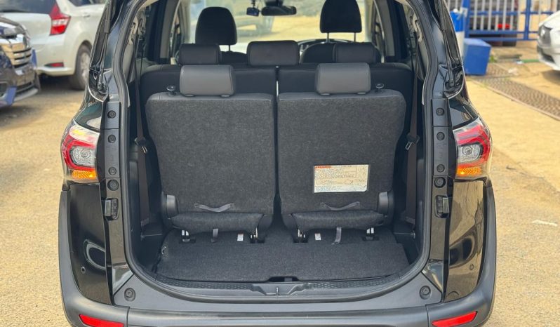 
								Toyota Sienta full									