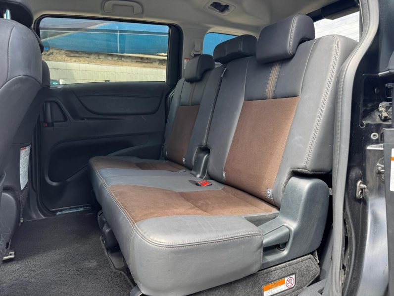 
								Toyota Sienta full									