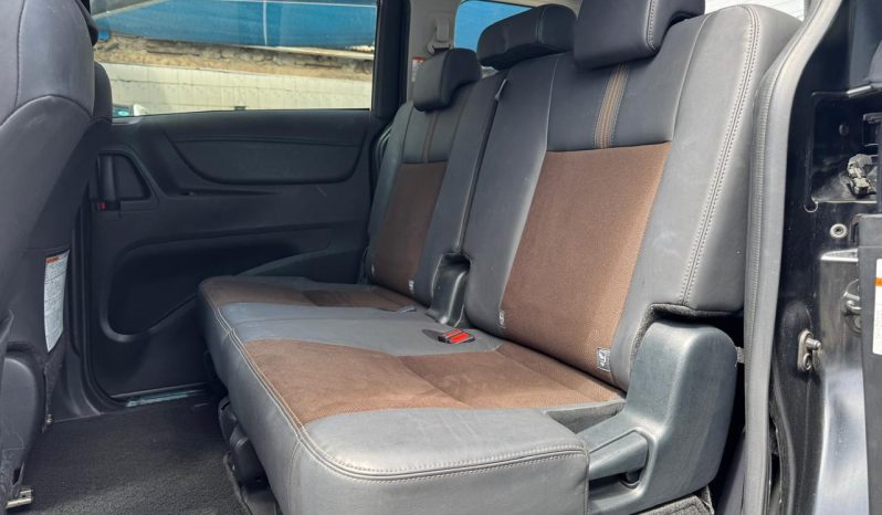
								Toyota Sienta full									