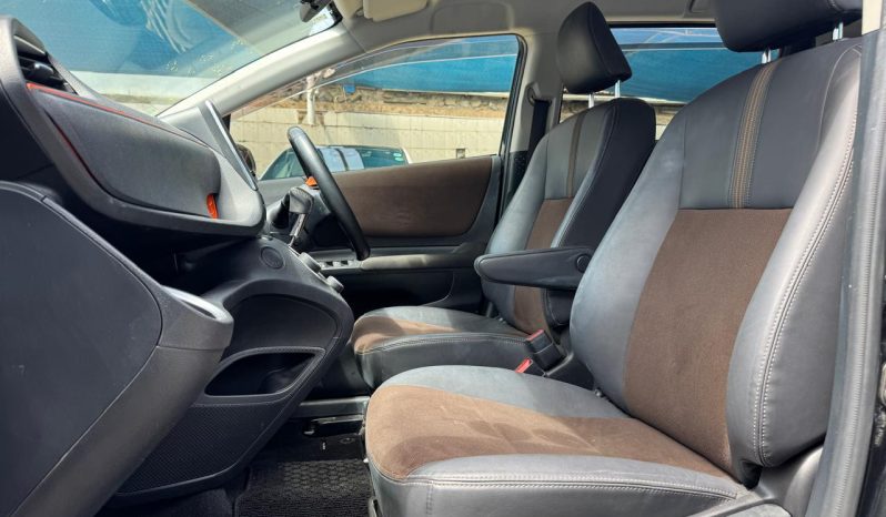 
								Toyota Sienta full									