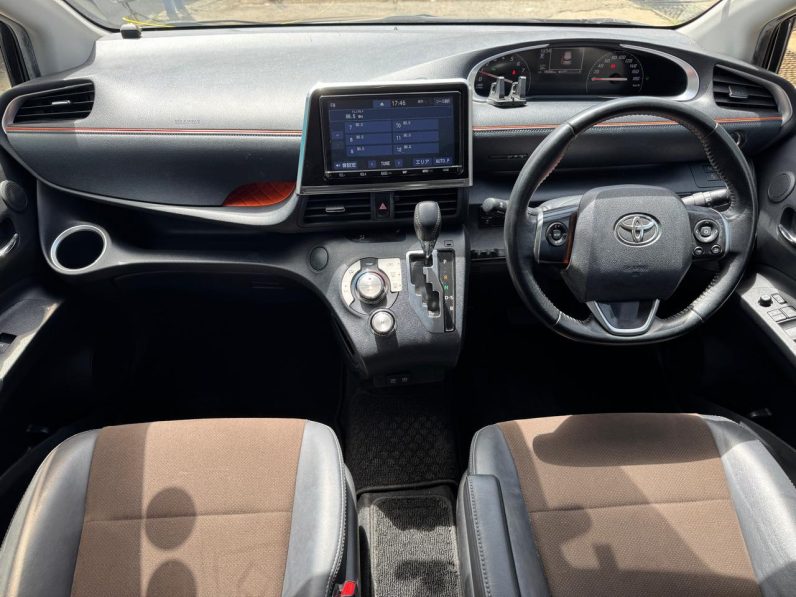 
								Toyota Sienta full									