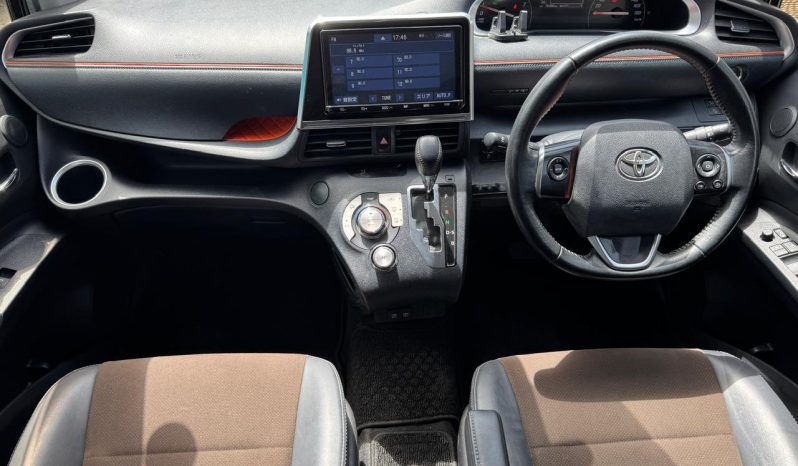 
								Toyota Sienta full									